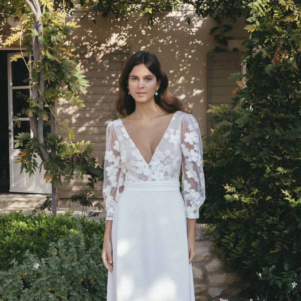 Elegant Bride in simple wedding dress, clean modern bridal look Australia